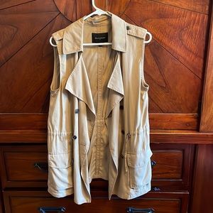 Khaki Sleeveless Trench Coat